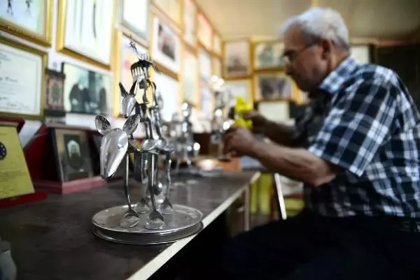 MUTFAK MALZEMELERİNİ SANAT ESERİNE DÖNÜŞTÜRÜYOR MUTFAK MALZEMELERİNİ SANAT ESERİNE DÖNÜŞTÜRÜYOR