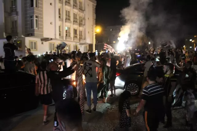 Pandemi Gaziantep'teki şampiyonluk kutlamalarını da vurdu Pandemi Gaziantep'teki şampiyonluk kutlamalarını da vurdu
