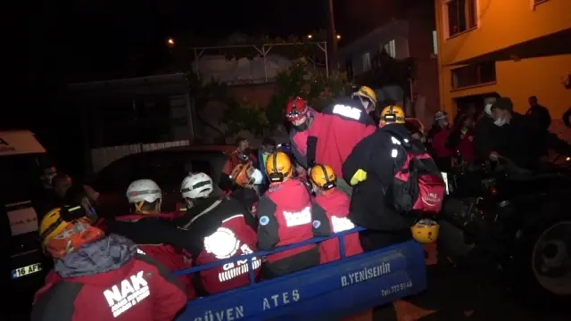 Paraşütle atlayan ve 7 saattir haber alınamayan kişinin cansız bedenine ulaşıldı Paraşütle atlayan ve 7 saattir haber alınamayan kişinin cansız bedenine ulaşıldı