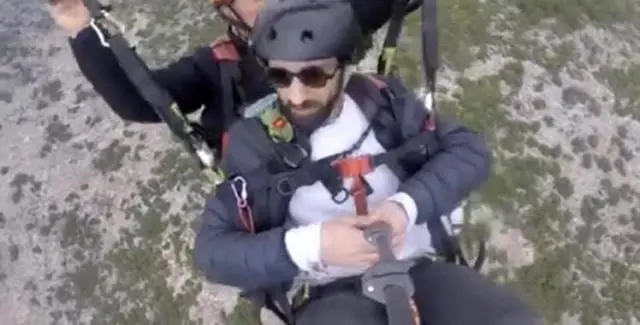 Paraşütle atlayan ve 7 saattir haber alınamayan kişinin cansız bedenine ulaşıldı Paraşütle atlayan ve 7 saattir haber alınamayan kişinin cansız bedenine ulaşıldı
