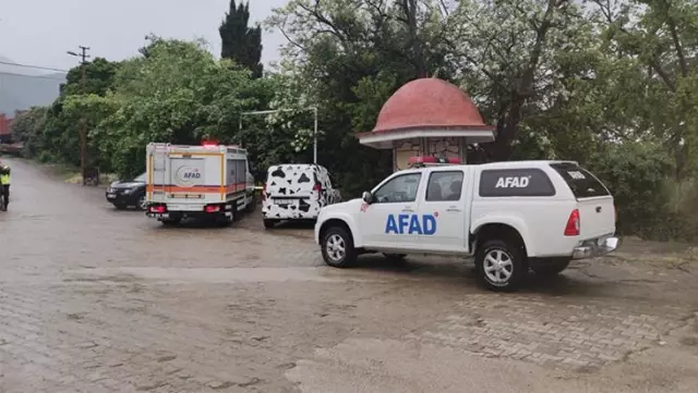 Paraşütle dağdan atlayan adam, olumsuz hava koşulları nedeniyle gözden kayboldu Paraşütle dağdan atlayan adam, olumsuz hava koşulları nedeniyle gözden kayboldu