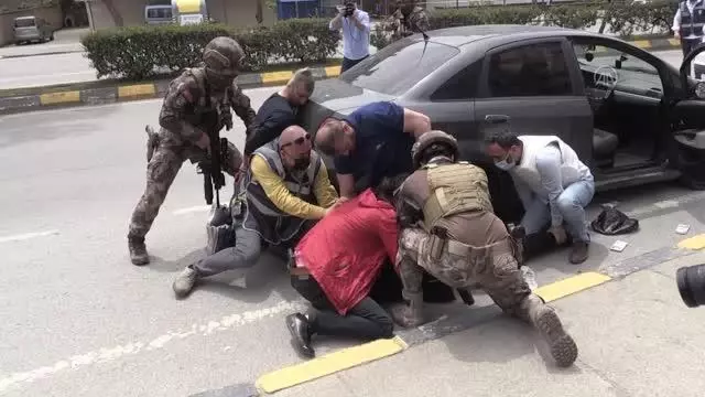 Polis ekipleri silahlı soygun tatbikatı yaptı (2) Polis ekipleri silahlı soygun tatbikatı yaptı (2)