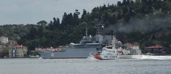 RUS VE İNGİLİZ SAVAŞ GEMİLERİ: 1 SAAT ARAYLA KARADENİZ'E AÇILDI RUS VE İNGİLİZ SAVAŞ GEMİLERİ: 1 SAAT ARAYLA KARADENİZ'E AÇILDI