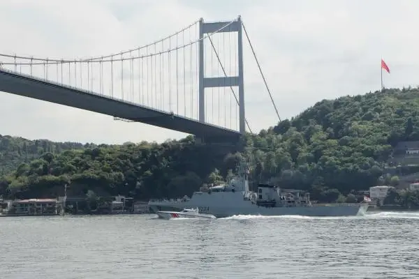 RUS VE İNGİLİZ SAVAŞ GEMİLERİ: 1 SAAT ARAYLA KARADENİZ'E AÇILDI RUS VE İNGİLİZ SAVAŞ GEMİLERİ: 1 SAAT ARAYLA KARADENİZ'E AÇILDI