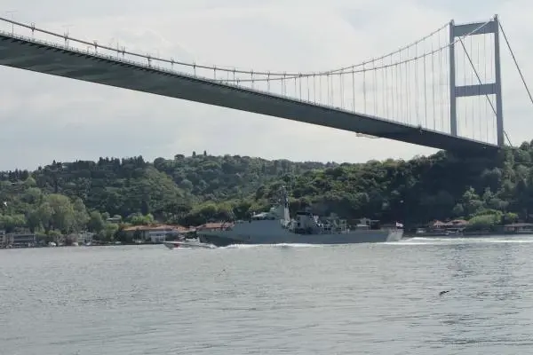 RUS VE İNGİLİZ SAVAŞ GEMİLERİ: 1 SAAT ARAYLA KARADENİZ'E AÇILDI RUS VE İNGİLİZ SAVAŞ GEMİLERİ: 1 SAAT ARAYLA KARADENİZ'E AÇILDI