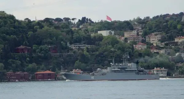 RUS VE İNGİLİZ SAVAŞ GEMİLERİ: 1 SAAT ARAYLA KARADENİZ'E AÇILDI RUS VE İNGİLİZ SAVAŞ GEMİLERİ: 1 SAAT ARAYLA KARADENİZ'E AÇILDI