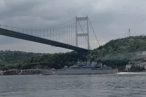 RUS VE İNGİLİZ SAVAŞ GEMİLERİ: 1 SAAT ARAYLA KARADENİZ'E AÇILDI RUS VE İNGİLİZ SAVAŞ GEMİLERİ: 1 SAAT ARAYLA KARADENİZ'E AÇILDI