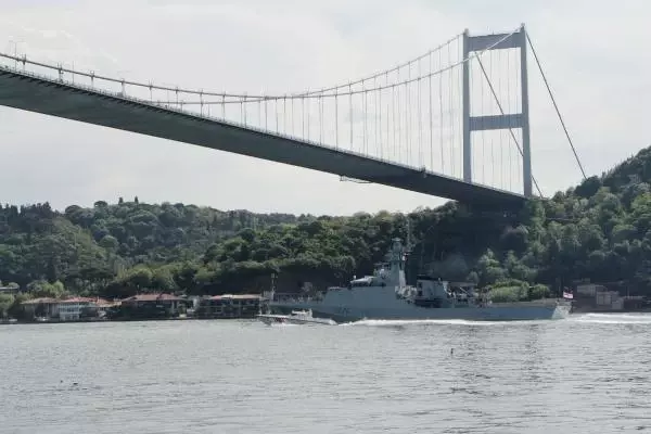 RUS VE İNGİLİZ SAVAŞ GEMİLERİ: 1 SAAT ARAYLA KARADENİZ'E AÇILDI RUS VE İNGİLİZ SAVAŞ GEMİLERİ: 1 SAAT ARAYLA KARADENİZ'E AÇILDI
