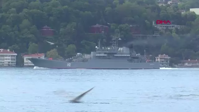 RUS VE İNGİLİZ SAVAŞ GEMİLERİ: 1 SAAT ARAYLA KARADENİZ'E AÇILDI RUS VE İNGİLİZ SAVAŞ GEMİLERİ: 1 SAAT ARAYLA KARADENİZ'E AÇILDI