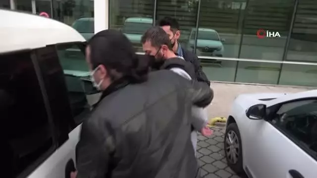 Samsun'da silahlı çatışmada 1 kişiyi öldüren şahıs çelik yelekle cezaevine götürüldü Samsun'da silahlı çatışmada 1 kişiyi öldüren şahıs çelik yelekle cezaevine götürüldü