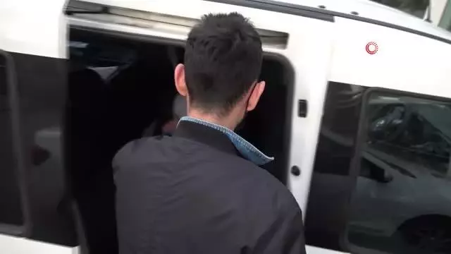 Samsun'da silahlı çatışmada 1 kişiyi öldüren şahıs çelik yelekle cezaevine götürüldü Samsun'da silahlı çatışmada 1 kişiyi öldüren şahıs çelik yelekle cezaevine götürüldü