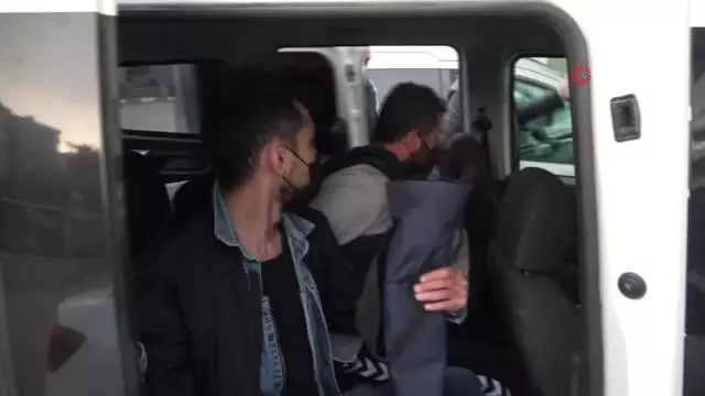 Samsun'da silahlı çatışmada 1 kişiyi öldüren şahıs çelik yelekle cezaevine götürüldü Samsun'da silahlı çatışmada 1 kişiyi öldüren şahıs çelik yelekle cezaevine götürüldü