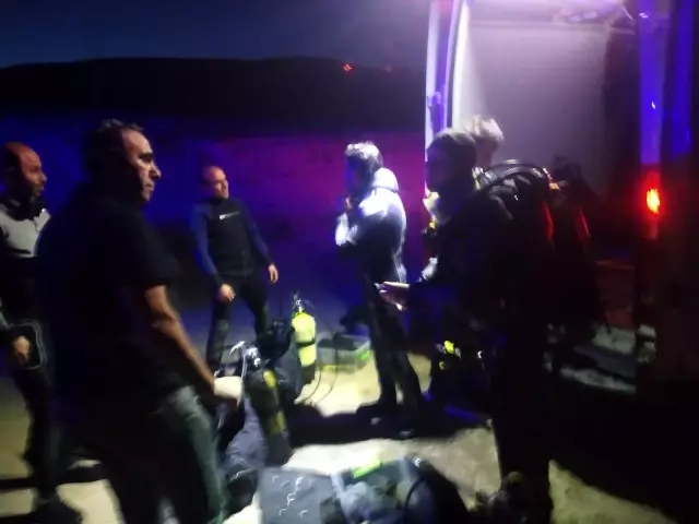 Son dakika! - Serinlemek için gölete giren 3 gençten biri boğularak hayatını kaybetti Son dakika! - Serinlemek için gölete giren 3 gençten biri boğularak hayatını kaybetti
