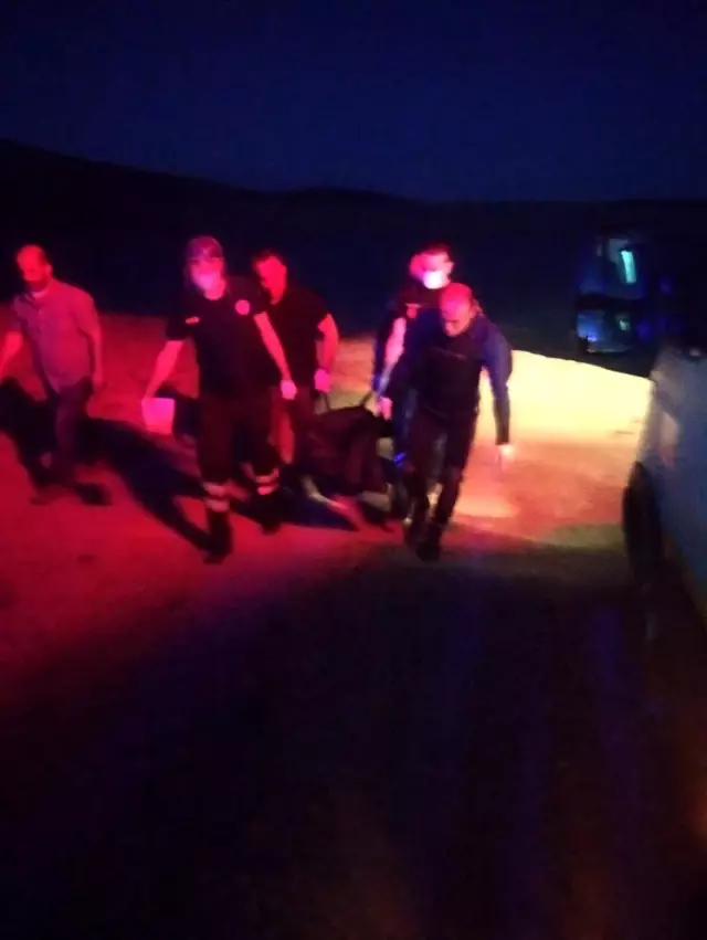 Son dakika! - Serinlemek için gölete giren 3 gençten biri boğularak hayatını kaybetti Son dakika! - Serinlemek için gölete giren 3 gençten biri boğularak hayatını kaybetti