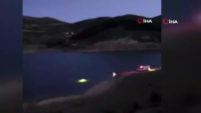 Son dakika! - Serinlemek için gölete giren 3 gençten biri boğularak hayatını kaybetti Son dakika! - Serinlemek için gölete giren 3 gençten biri boğularak hayatını kaybetti