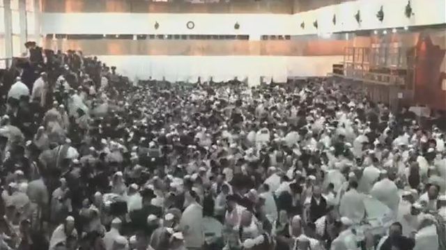 sinagogda korku dolu anlar ayin sirasinda tribun 14135848 7617 o