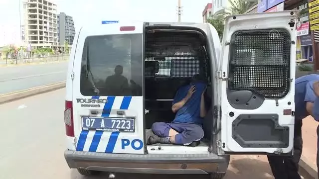 Şüpheliyi kovalarken düşen polis memuru kolundan yaralandı Şüpheliyi kovalarken düşen polis memuru kolundan yaralandı