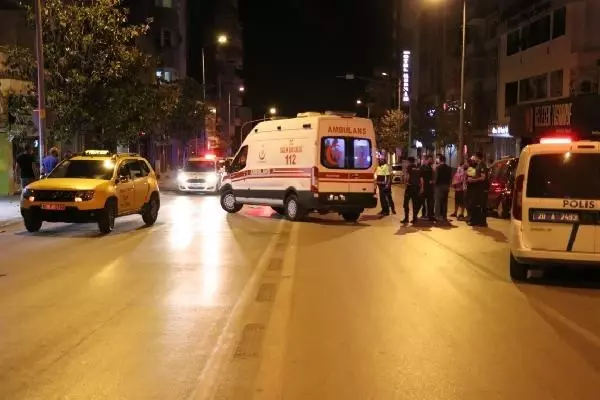 Taksi ile çarpışan moto kurye ağır yaralandı Taksi ile çarpışan moto kurye ağır yaralandı