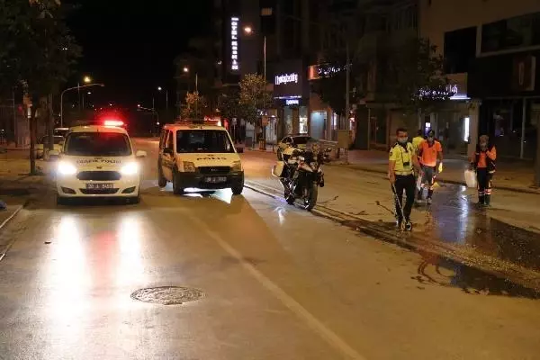 Taksi ile çarpışan moto kurye ağır yaralandı Taksi ile çarpışan moto kurye ağır yaralandı