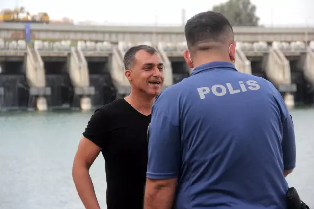Taksi motosiklete çarpıp Seyhan Nehri'ne uçtu: 3 yaralı Taksi motosiklete çarpıp Seyhan Nehri'ne uçtu: 3 yaralı