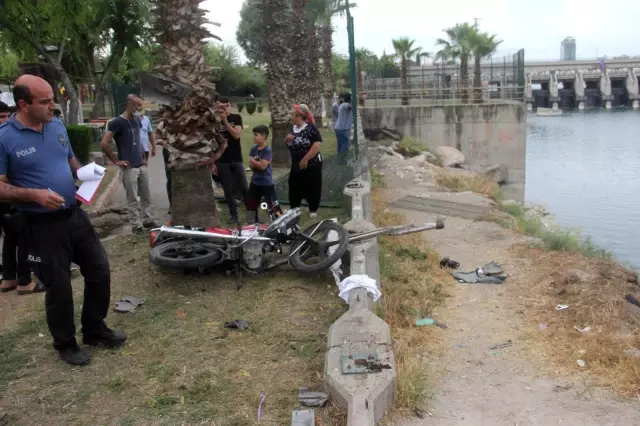 Taksi motosiklete çarpıp Seyhan Nehri'ne uçtu: 3 yaralı Taksi motosiklete çarpıp Seyhan Nehri'ne uçtu: 3 yaralı