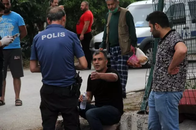 Taksi motosiklete çarpıp Seyhan Nehri'ne uçtu: 3 yaralı Taksi motosiklete çarpıp Seyhan Nehri'ne uçtu: 3 yaralı