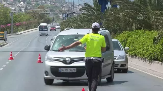 İzmir ve çevre illerde 'tam kapanma'nın son gününde sakinlik hakim İzmir ve çevre illerde 'tam kapanma'nın son gününde sakinlik hakim