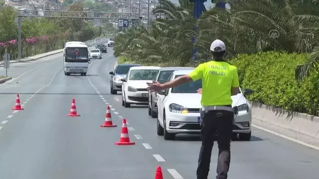 İzmir ve çevre illerde 'tam kapanma'nın son gününde sakinlik hakim İzmir ve çevre illerde 'tam kapanma'nın son gününde sakinlik hakim