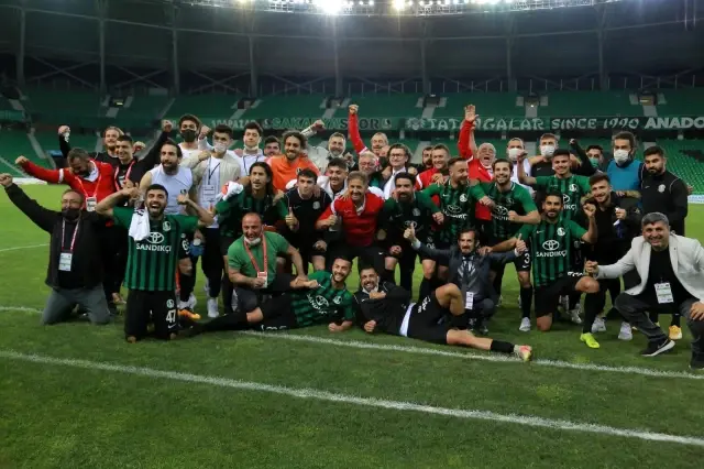TFF 2. Lig Kırmızı Grup Play-Off Çeyrek Final: Sakaryaspor: 2 Vanspor FK: 0