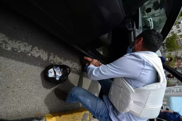 Son dakika... TRABZON'DA NEFES KESEN SİLAHLI SOYGUN TATBİKATI Son dakika... TRABZON'DA NEFES KESEN SİLAHLI SOYGUN TATBİKATI