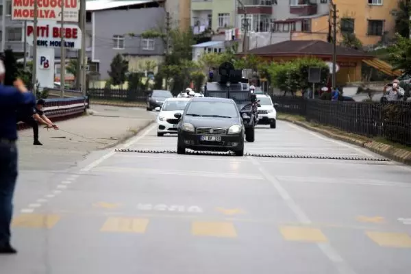 Son dakika... TRABZON'DA NEFES KESEN SİLAHLI SOYGUN TATBİKATI Son dakika... TRABZON'DA NEFES KESEN SİLAHLI SOYGUN TATBİKATI