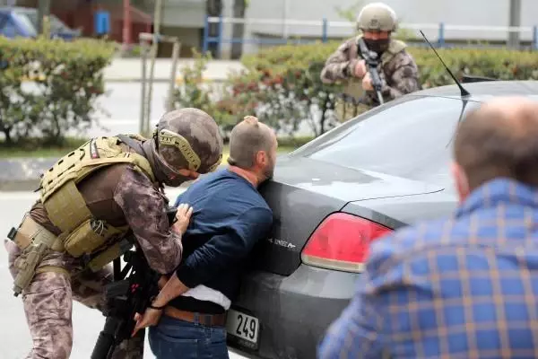 Son dakika... TRABZON'DA NEFES KESEN SİLAHLI SOYGUN TATBİKATI Son dakika... TRABZON'DA NEFES KESEN SİLAHLI SOYGUN TATBİKATI