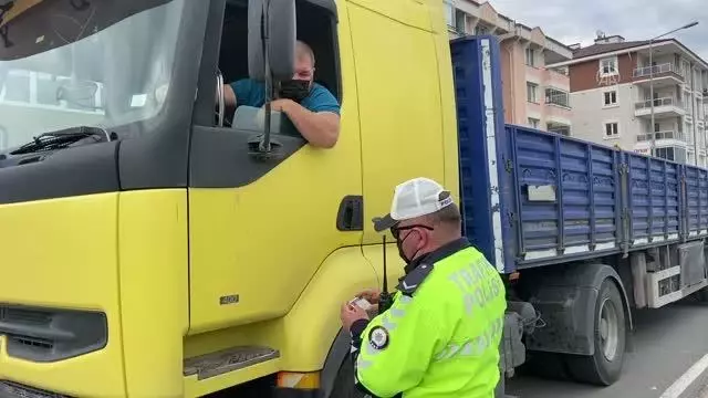 KIRKLARELİ - Trakya'da 'tam kapanma' sürecinin son gününde denetimler sürüyor KIRKLARELİ - Trakya'da 'tam kapanma' sürecinin son gününde denetimler sürüyor