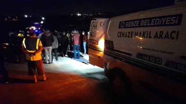 Yaşlı adam takla atan aracında can verdi Yaşlı adam takla atan aracında can verdi