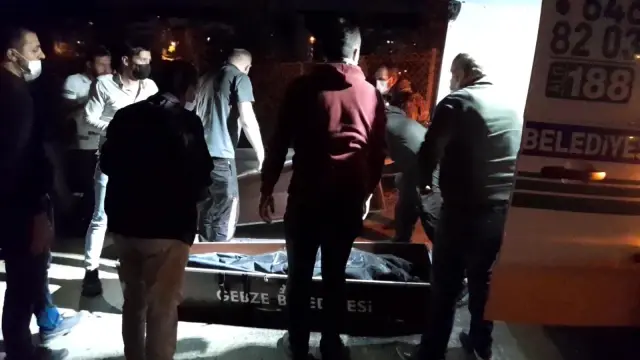 Yaşlı adam takla atan aracında can verdi Yaşlı adam takla atan aracında can verdi