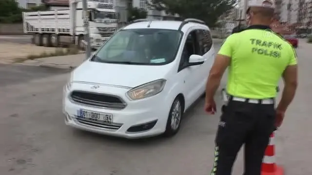 Son dakika haber: Yer altı çöp konteynerine düşen çocuğu bekçi ve polisler kurtardı Son dakika haber: Yer altı çöp konteynerine düşen çocuğu bekçi ve polisler kurtardı