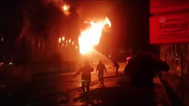 ZONGULDAK - Toptan markette çıkan yangın kontrol altına alındı(3) ZONGULDAK - Toptan markette çıkan yangın kontrol altına alındı(3)