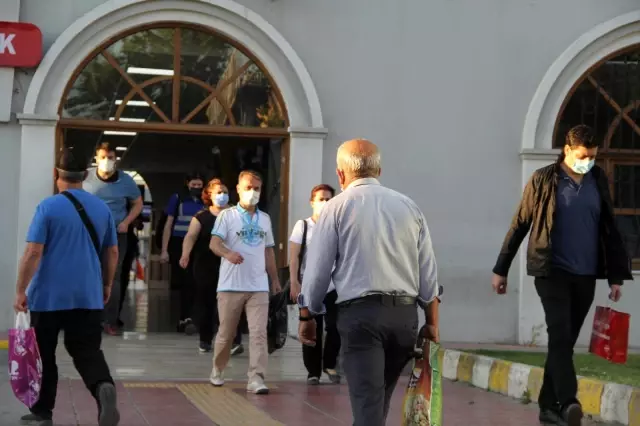 17 günlük tam kapanma sona erdi: İzmir'de hareketlilik başladı 17 günlük tam kapanma sona erdi: İzmir'de hareketlilik başladı