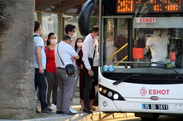 17 günlük tam kapanma sona erdi: İzmir'de hareketlilik başladı 17 günlük tam kapanma sona erdi: İzmir'de hareketlilik başladı