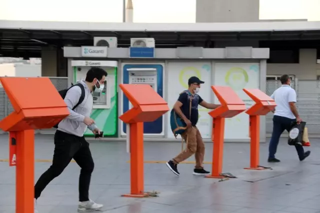 17 günlük tam kapanma sona erdi: İzmir'de hareketlilik başladı 17 günlük tam kapanma sona erdi: İzmir'de hareketlilik başladı