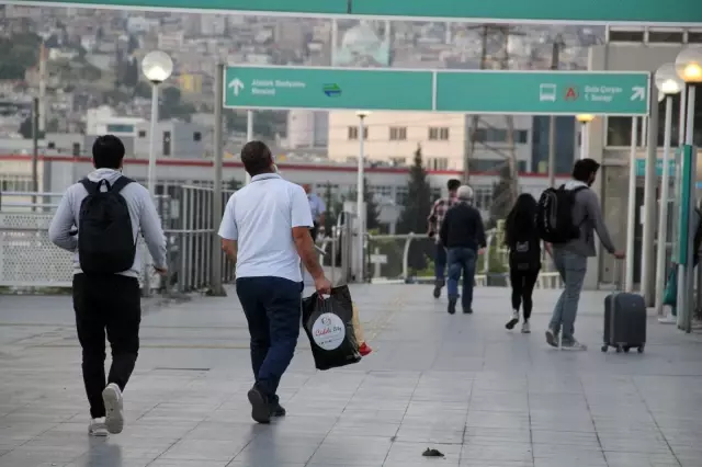 17 günlük tam kapanma sona erdi: İzmir'de hareketlilik başladı 17 günlük tam kapanma sona erdi: İzmir'de hareketlilik başladı