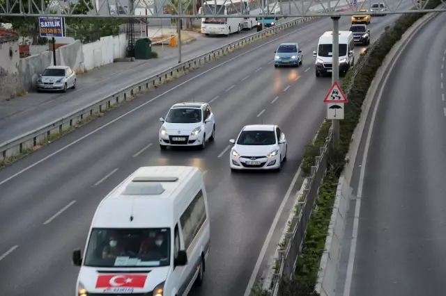 17 günlük tam kapanma sona erdi: İzmir'de hareketlilik başladı 17 günlük tam kapanma sona erdi: İzmir'de hareketlilik başladı