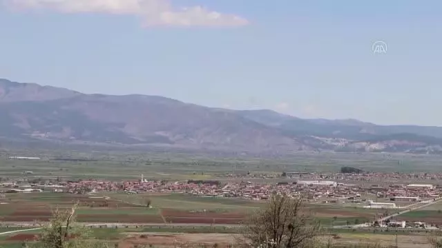 Acıpayam'da bir grup köylünün kapatılmasını istediği taş ocağında bilirkişi incelemesi yapıldı Acıpayam'da bir grup köylünün kapatılmasını istediği taş ocağında bilirkişi incelemesi yapıldı