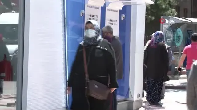 Afyonkarahisar'da tam kapanmanın ardından ürküten yoğunluk Afyonkarahisar'da tam kapanmanın ardından ürküten yoğunluk
