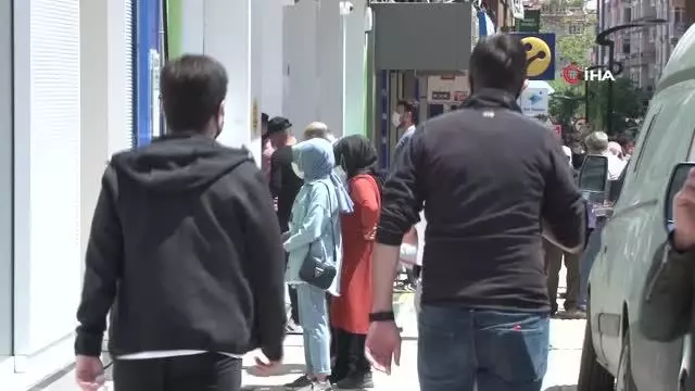 Afyonkarahisar'da tam kapanmanın ardından ürküten yoğunluk Afyonkarahisar'da tam kapanmanın ardından ürküten yoğunluk
