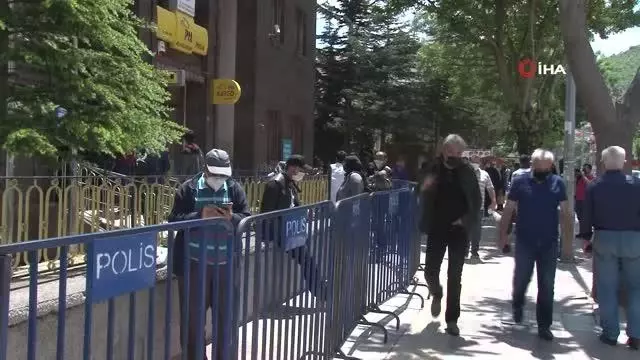 Afyonkarahisar'da tam kapanmanın ardından ürküten yoğunluk Afyonkarahisar'da tam kapanmanın ardından ürküten yoğunluk