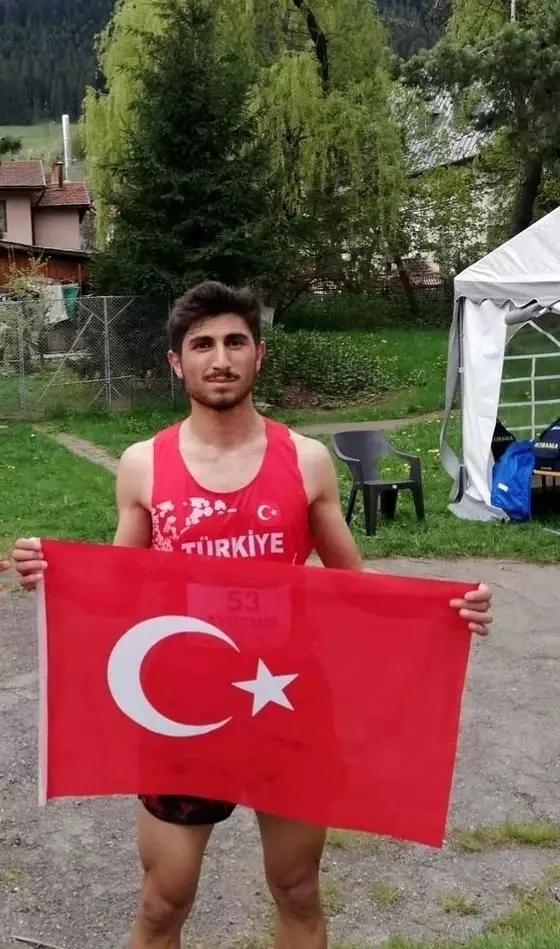 AİÇÜ Rektörü Prof. Dr. Karabulut, balkan şampiyonu sporcuyu kutladı AİÇÜ Rektörü Prof. Dr. Karabulut, balkan şampiyonu sporcuyu kutladı