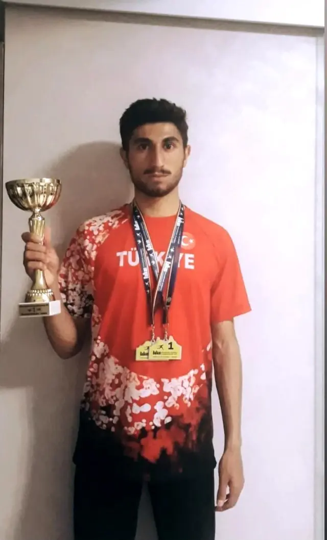 AİÇÜ Rektörü Prof. Dr. Karabulut, balkan şampiyonu sporcuyu kutladı AİÇÜ Rektörü Prof. Dr. Karabulut, balkan şampiyonu sporcuyu kutladı