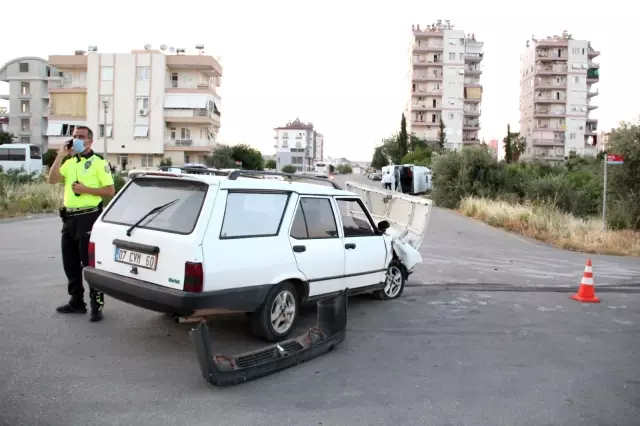 Antalya'da midibüs ile otomobil çarpıştı: 2 yaralı Antalya'da midibüs ile otomobil çarpıştı: 2 yaralı