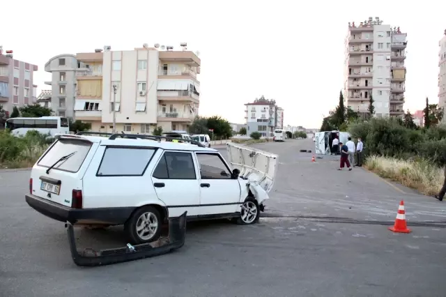 Antalya'da midibüs ile otomobil çarpıştı: 2 yaralı Antalya'da midibüs ile otomobil çarpıştı: 2 yaralı